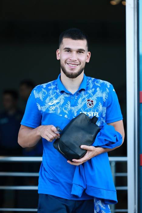 Trabzonspor Galatasaray maçı için İstanbul'a gitti 23